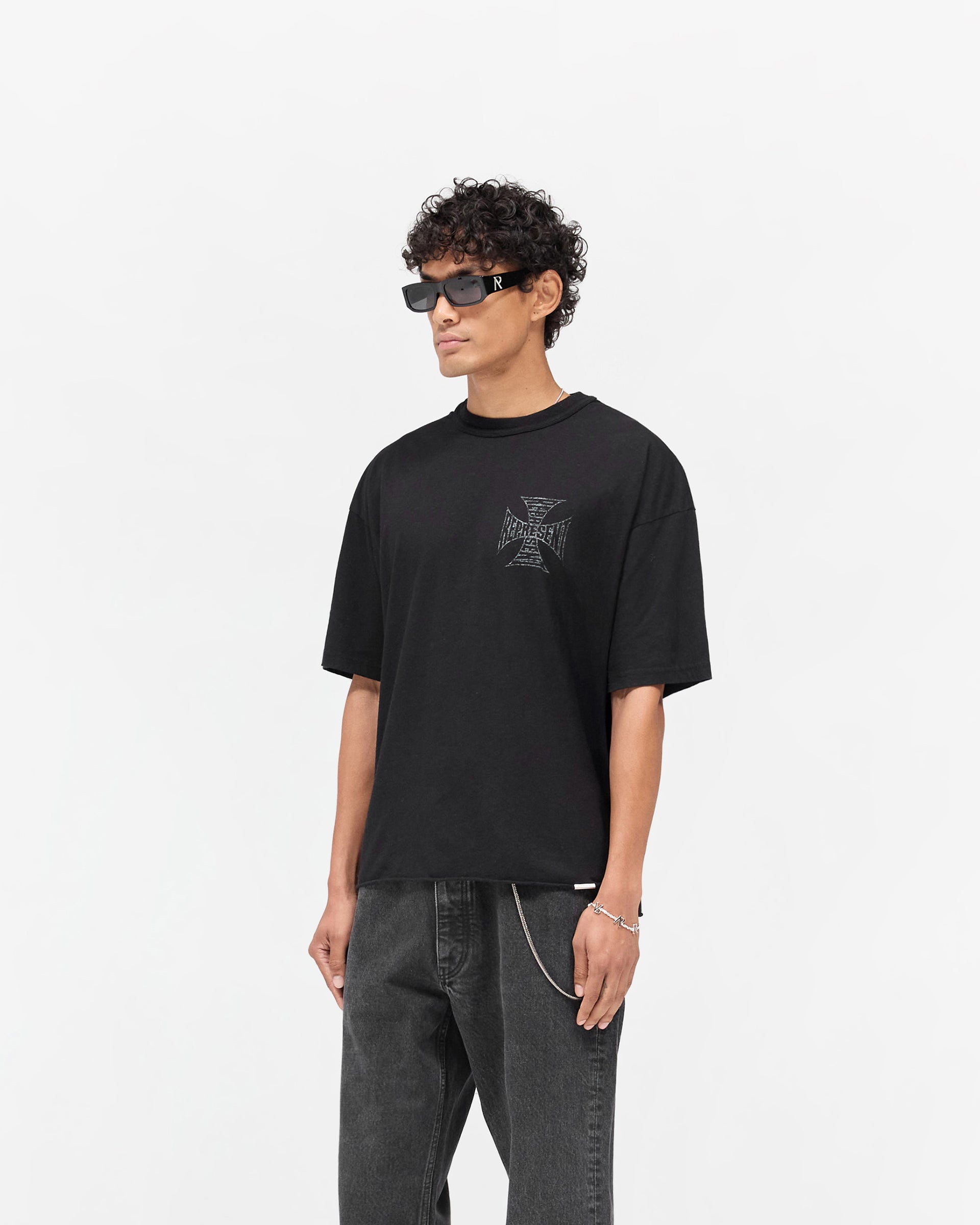 MH_T-Shirt_-_Jet_Black_04.jpg